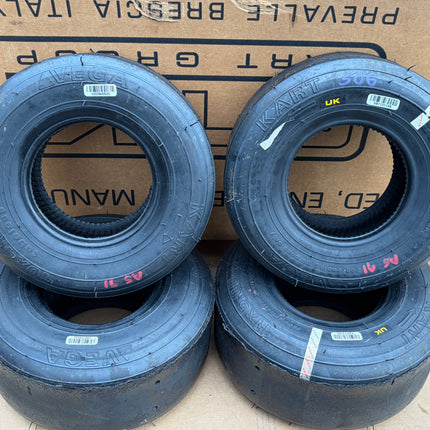VEGA CADETTI USED - UK SLICK KART TYRES FULL SET REF 506